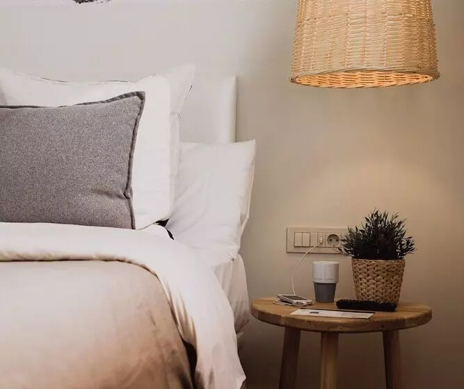 هتل Room Select Sol
