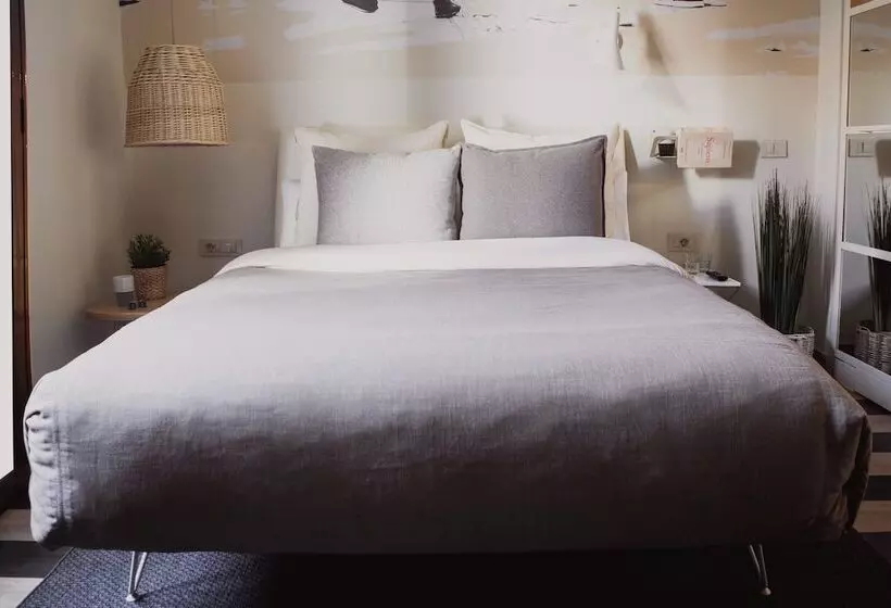 هتل Room Select Sol