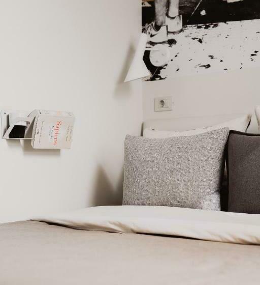 هتل Room Select Sol