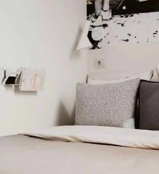 هتل Room Select Sol