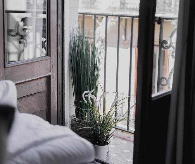 هتل Room Select Sol