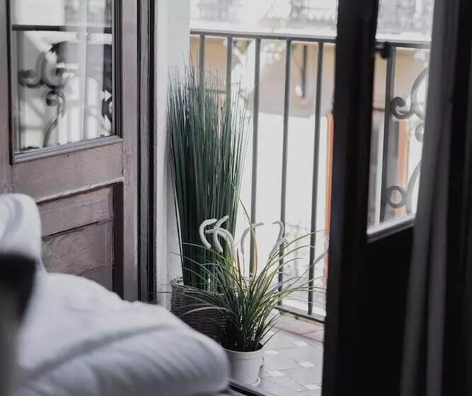 هتل Room Select Sol