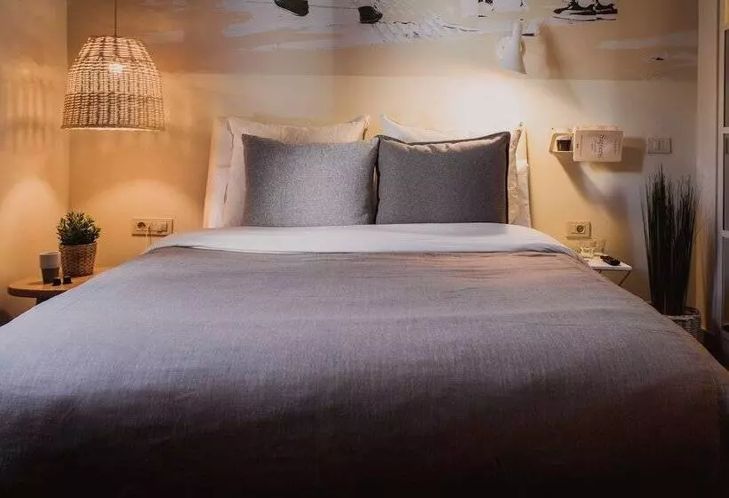 هتل Room Select Sol