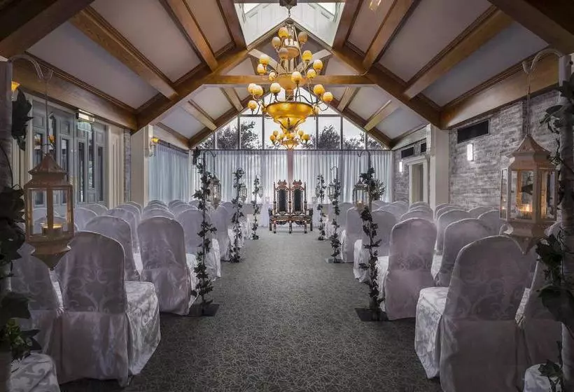 Treacys Oakwood Hotel, Shannon