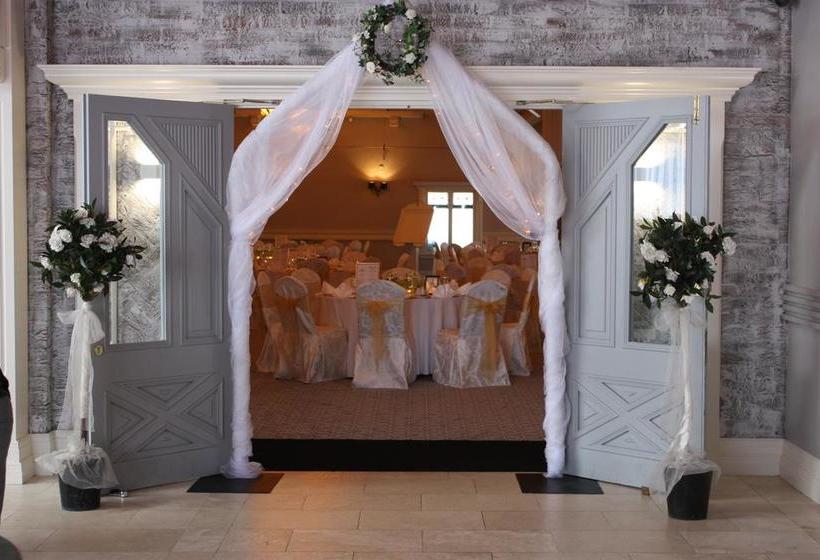 Treacys Oakwood Hotel, Shannon