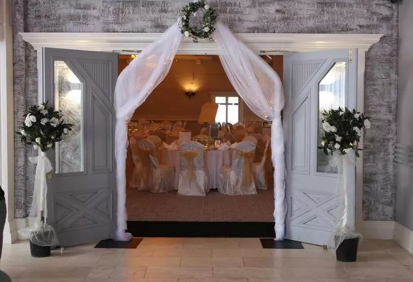 Treacys Oakwood Hotel, Shannon