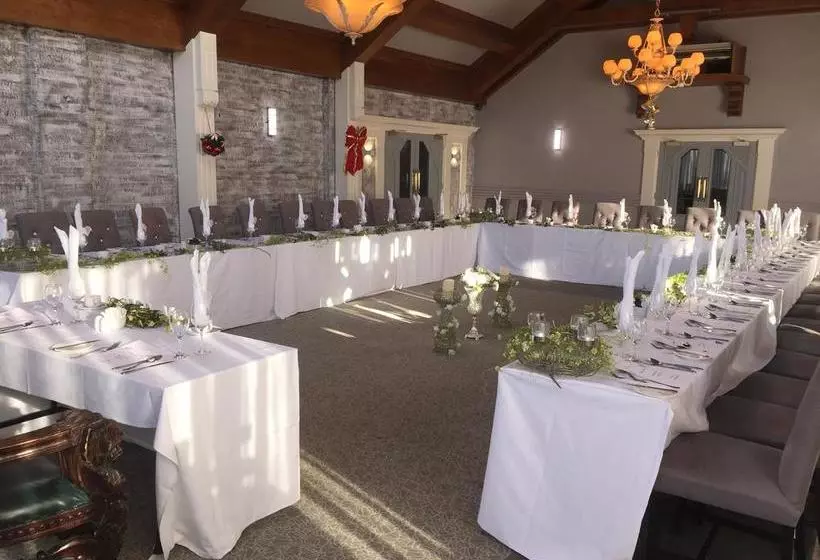 Treacys Oakwood Hotel, Shannon