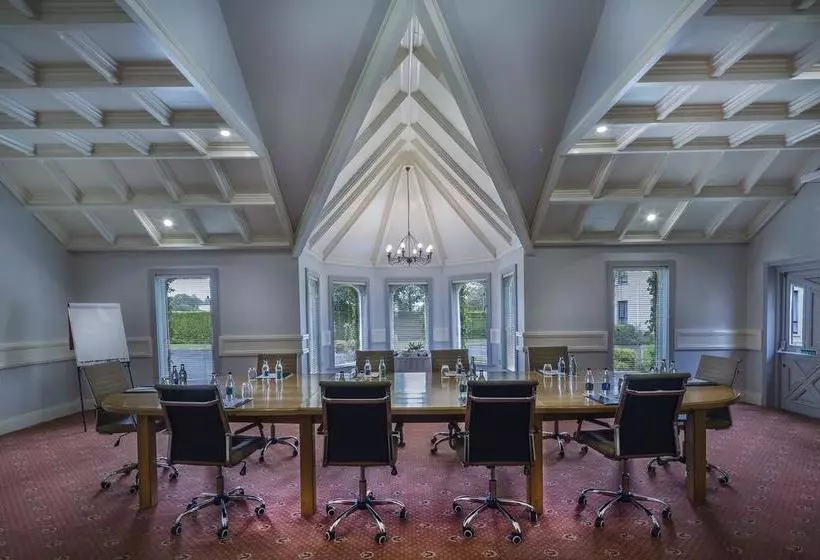 Treacys Oakwood Hotel, Shannon