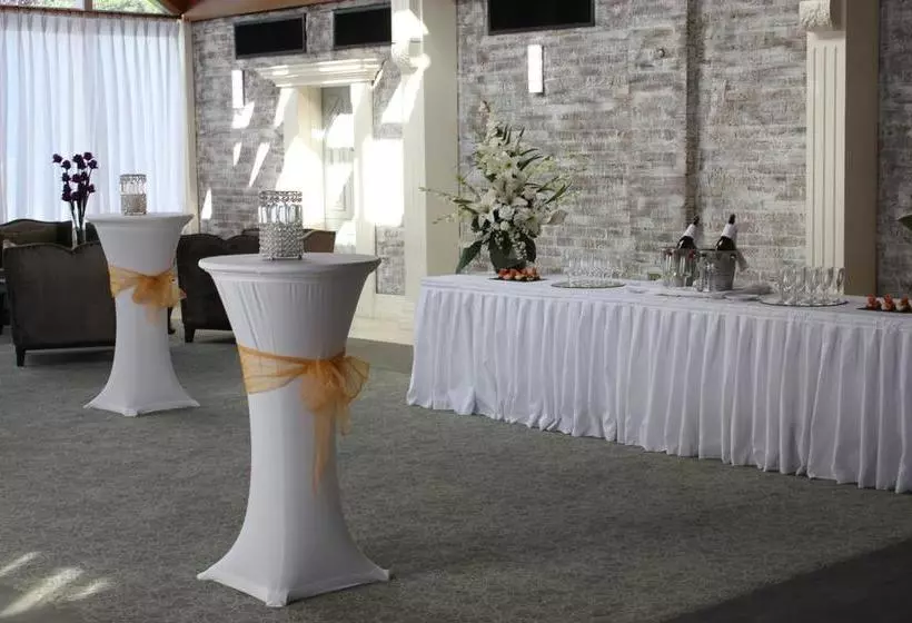 Treacys Oakwood Hotel, Shannon