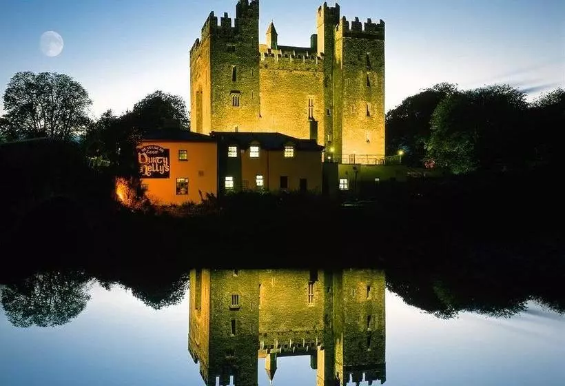 Treacys Oakwood Hotel, Shannon