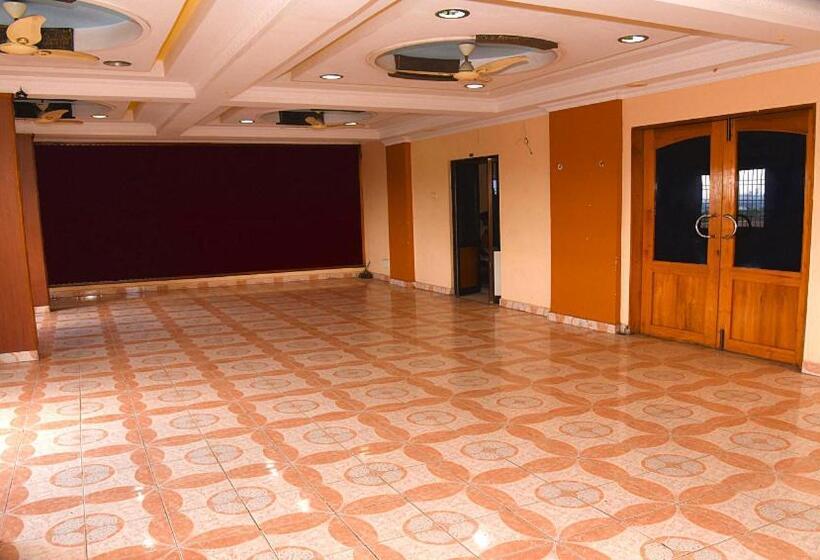 Отель Vishnu Residency