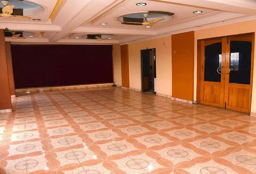 هتل Vishnu Residency
