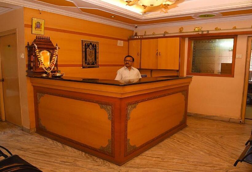 Отель Vishnu Residency