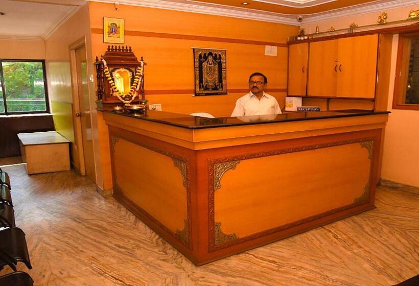 Отель Vishnu Residency