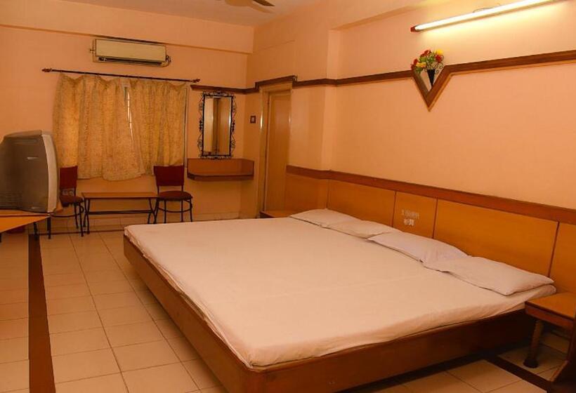 Отель Vishnu Residency