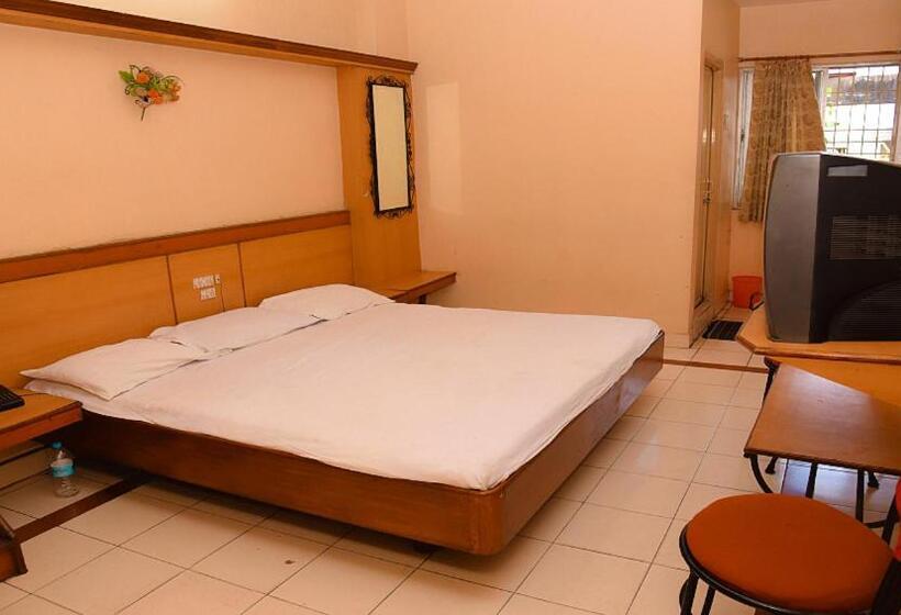 Отель Vishnu Residency