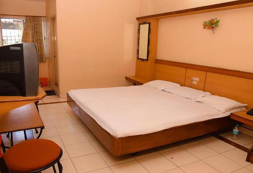 Отель Vishnu Residency