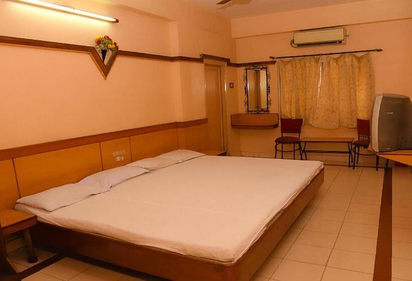 Отель Vishnu Residency