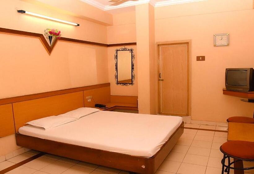 Отель Vishnu Residency