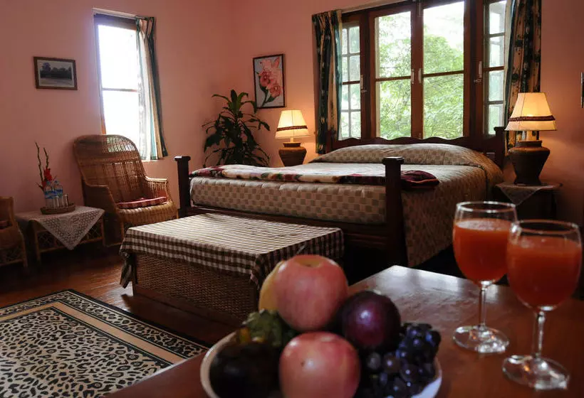 Kandawgyi Hill Resort