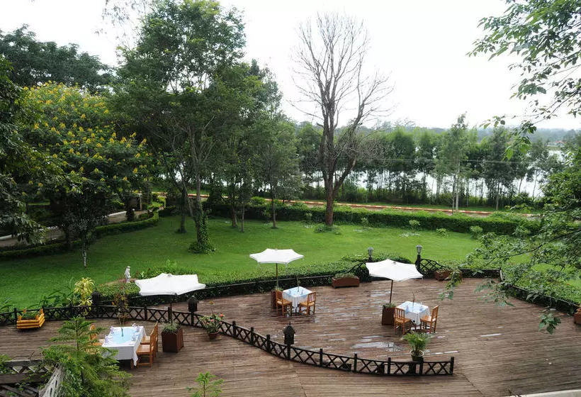 Kandawgyi Hill Resort