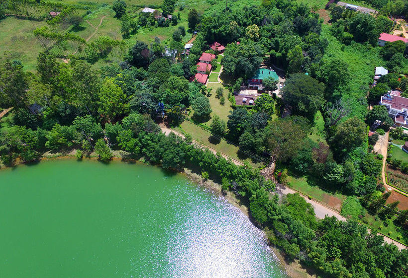 Kandawgyi Hill Resort