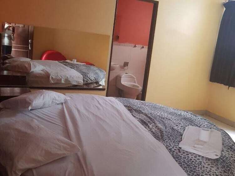فندق صغير Hostal Sauna Emporio Pizarro