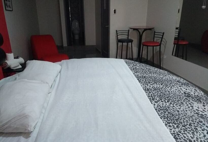 فندق صغير Hostal Sauna Emporio Pizarro