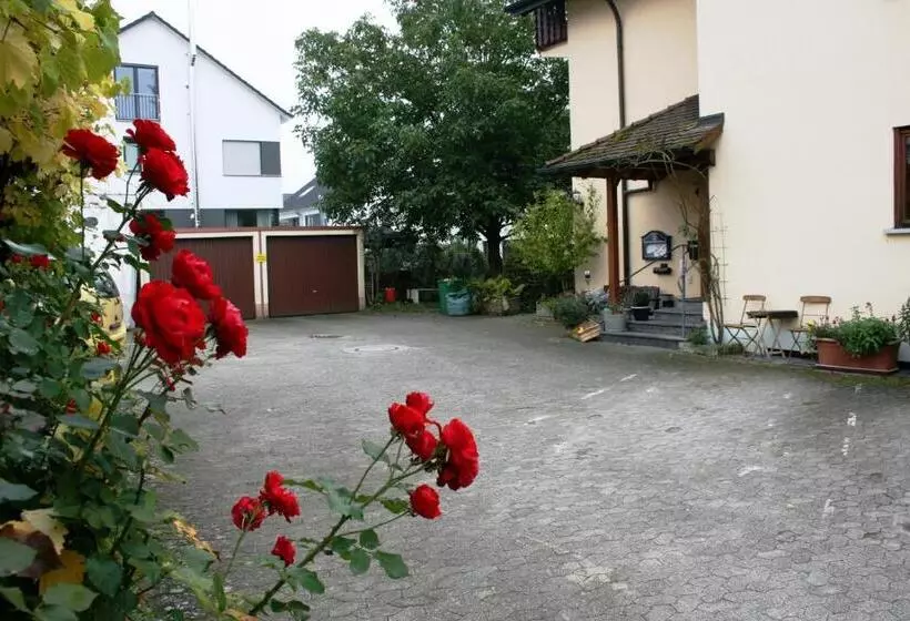 Aamiaismajoitus (B&B) Haus Rose