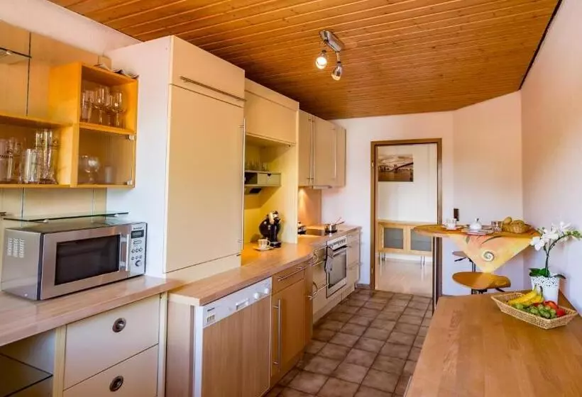 Aamiaismajoitus (B&B) Haus Rose