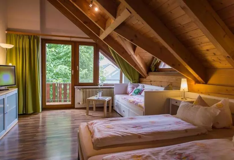 Aamiaismajoitus (B&B) Haus Rose