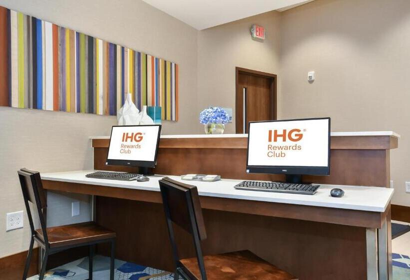 هتل Holiday Inn Express & Suites Charlotte Ballantyne, An Ihg