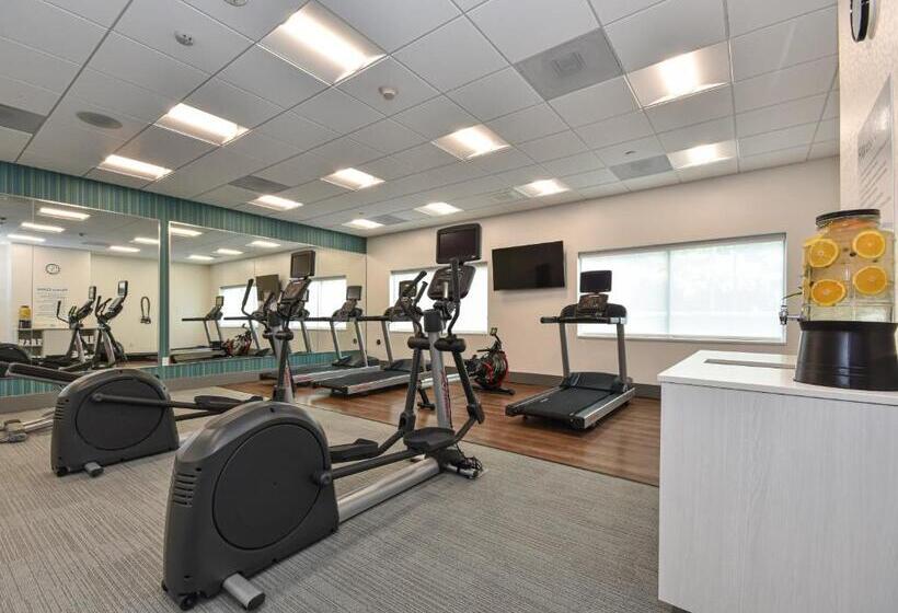 هتل Holiday Inn Express & Suites Charlotte Ballantyne, An Ihg