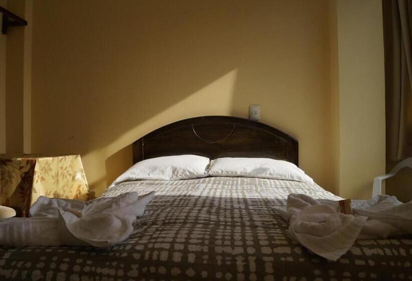 هتل Los Gladiolos