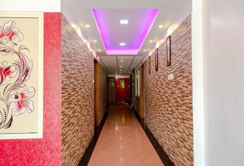 호텔 Oyo 5805 Uthradam Towers