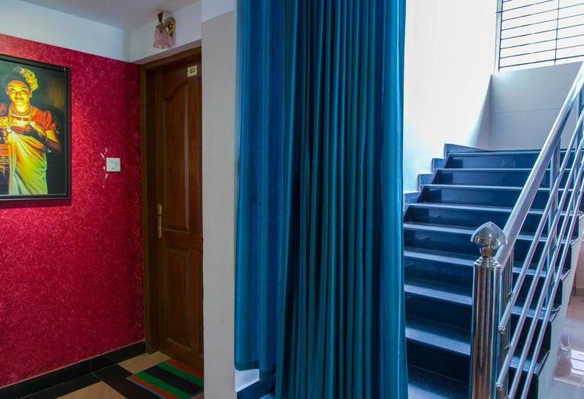 호텔 Oyo 5805 Uthradam Towers