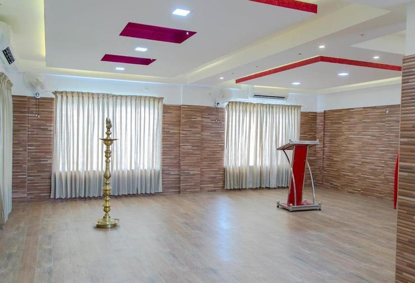 호텔 Oyo 5805 Uthradam Towers