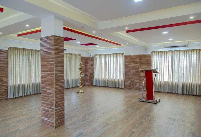 호텔 Oyo 5805 Uthradam Towers