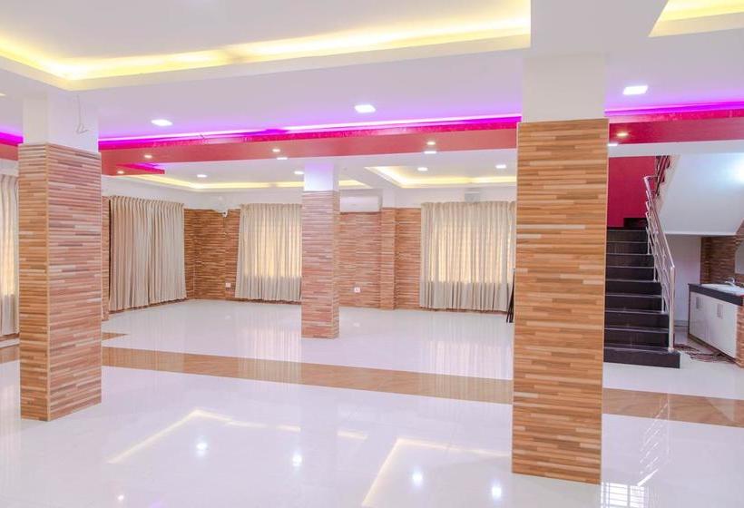 호텔 Oyo 5805 Uthradam Towers