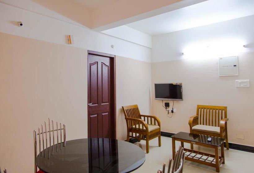 호텔 Oyo 5805 Uthradam Towers