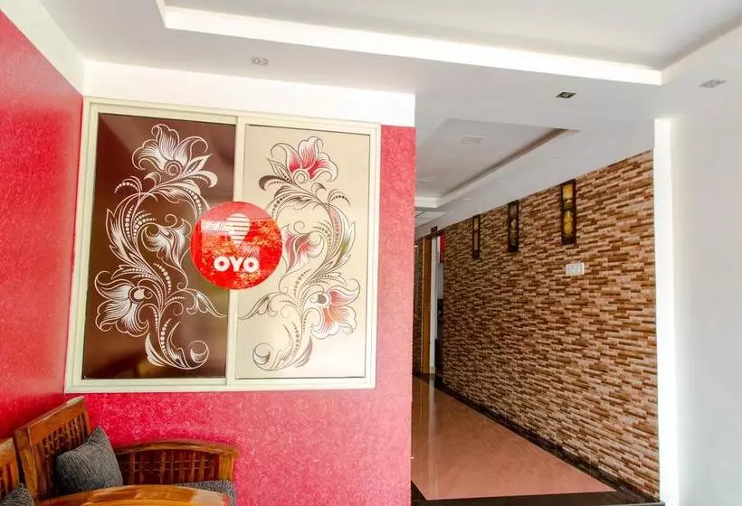 ホテル Oyo 5805 Uthradam Towers