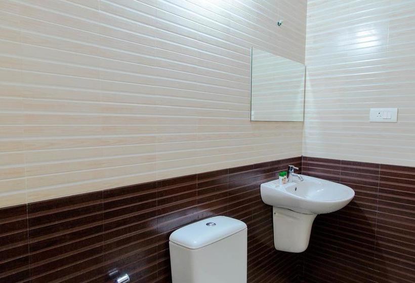 호텔 Oyo 5805 Uthradam Towers