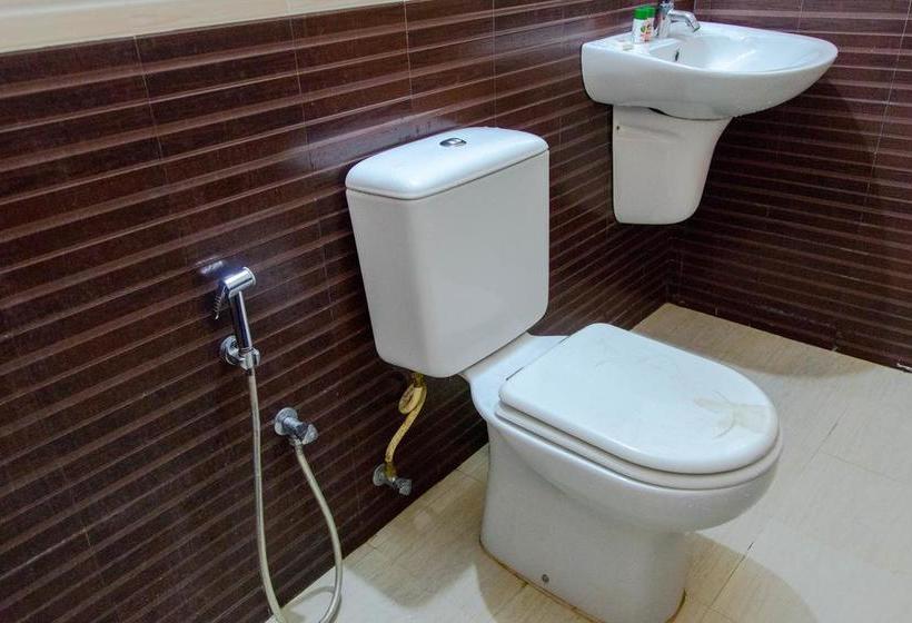 호텔 Oyo 5805 Uthradam Towers