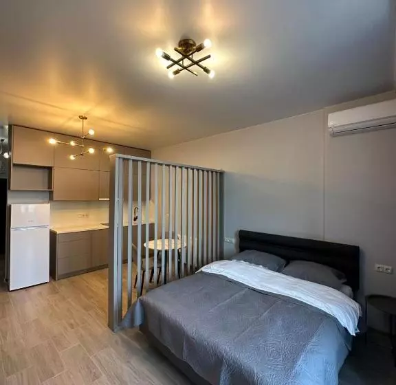 هتل Pirosmani Mini