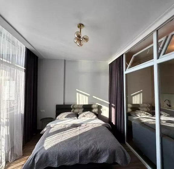 هتل Pirosmani Mini