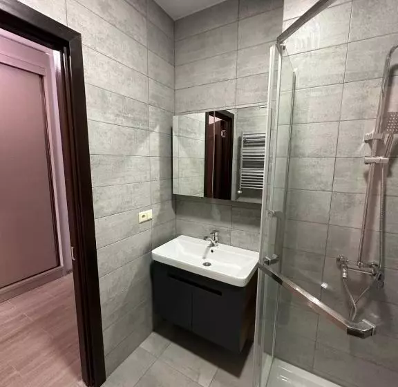 هتل Pirosmani Mini