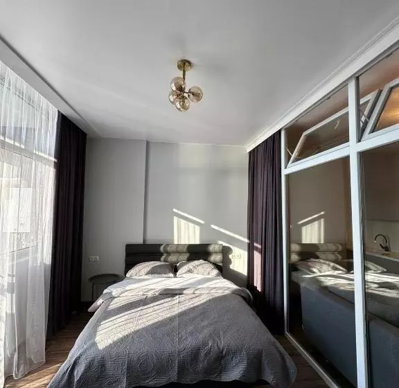 هتل Pirosmani Mini