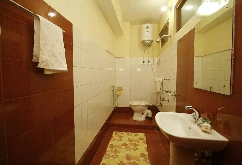 Oyo 7431 Hotel Tushita