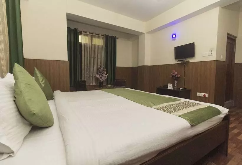 Oyo 7431 Hotel Tushita