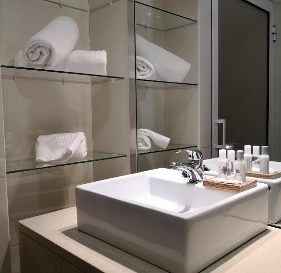 Travellers Pearl By Storytellers